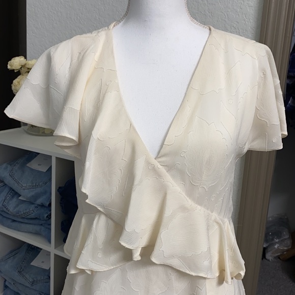 Michael Kors Textured Cream Blouse Size Small - Picture 2 of 8